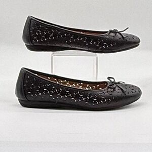 Cliffs by White Mountain Black Ballet Flats 9W Wide Perforated Bow Comfort Shoes